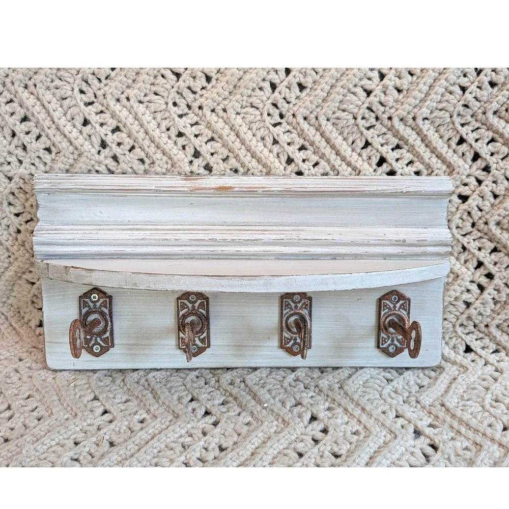 Midwest Cannon Falls Distressed White Wood Wall Key Rack Shelf 4 Skeleton Hooks